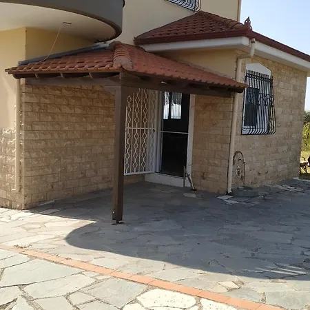 Villa The With The Aromatic Herbs Agía Triás